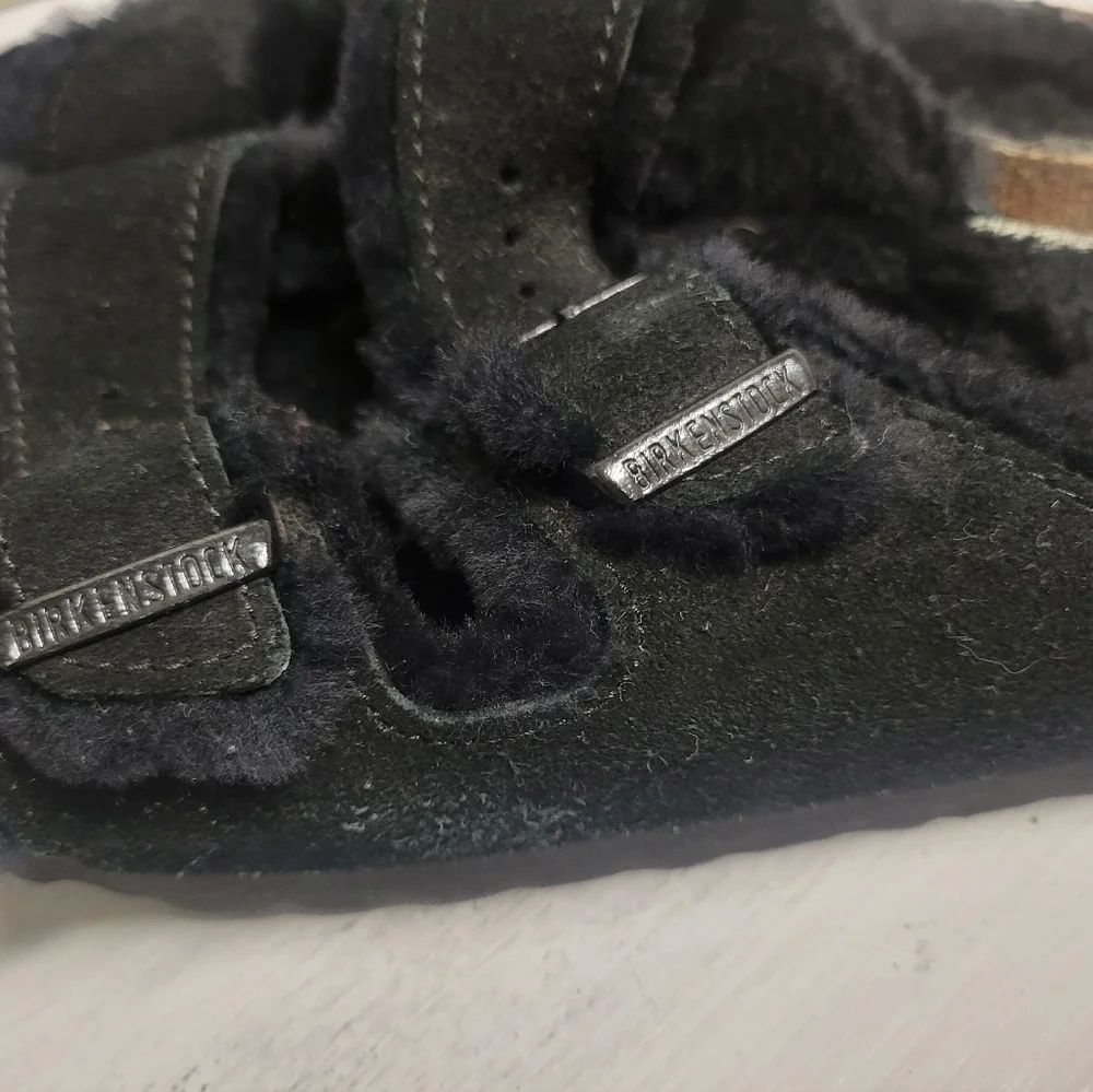 Birkenstock Black Fuzzy Slide - Picture 3 of 3